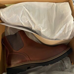 L.L. Bean Men's Brown Leather Chelsea Boots with Elastic Panels